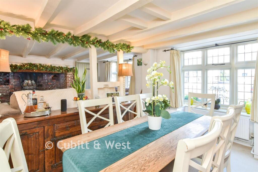 Sitting Room/ Dining Room