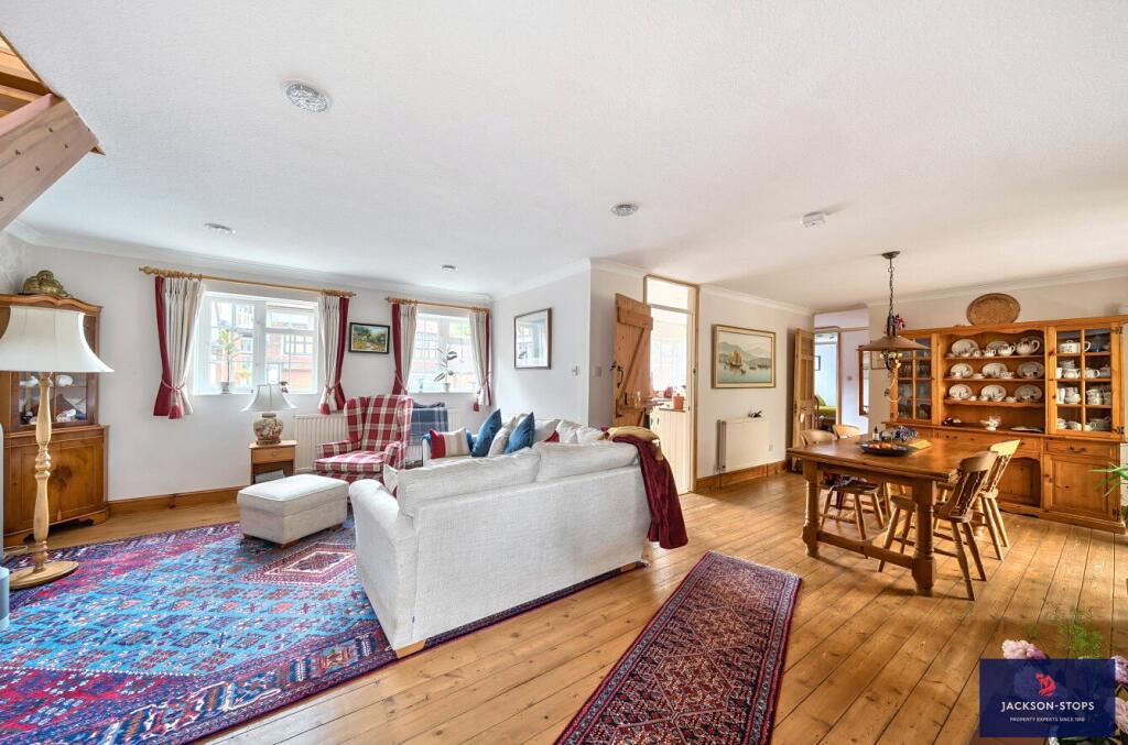 Sitting/Dining Room