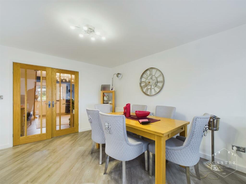OPEN PLAN LIVING KITCHEN - Dining Area