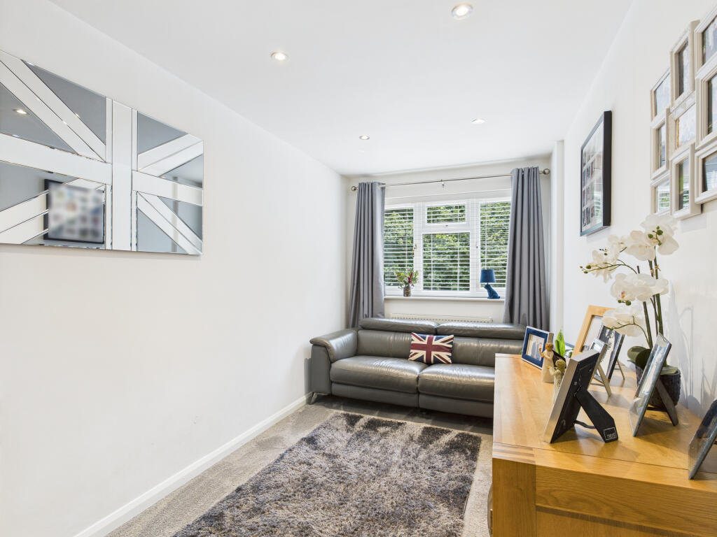 CAM01354G0-PR0570-STILL001