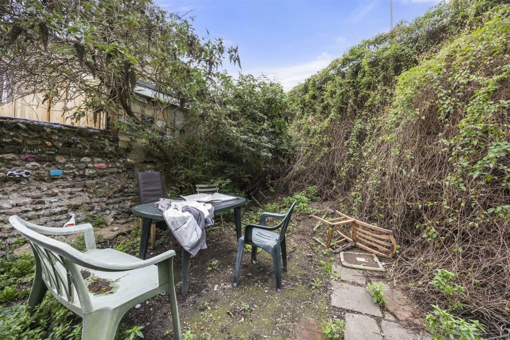 50 rose hill close_081124_08.jpg