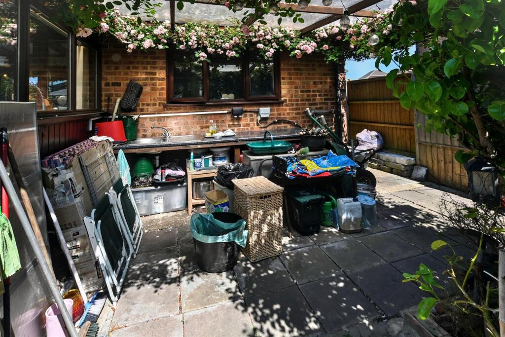Garden / BBQ Area
