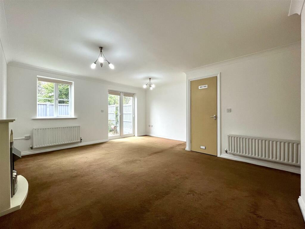 Living / Dining Area