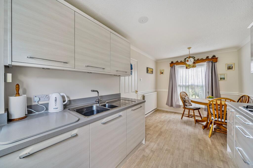 Kitchen/ Dining Room