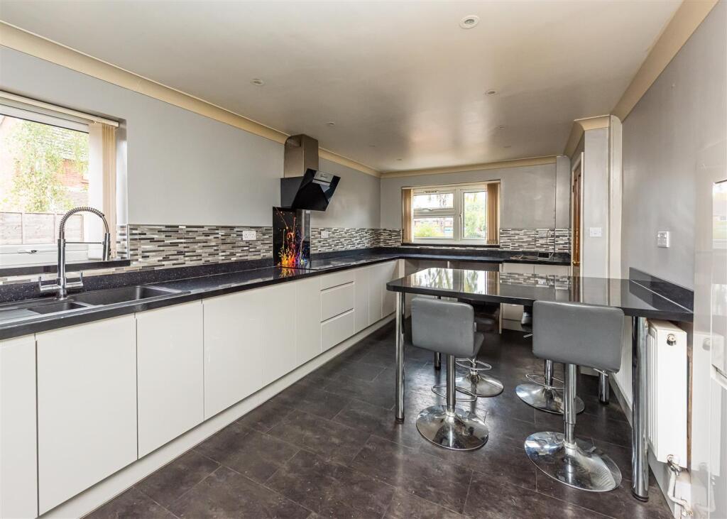 3 Lilac Drive-10.jpg