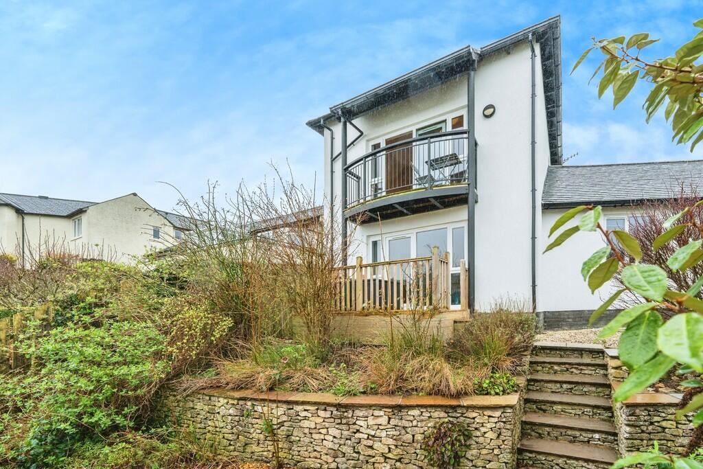 Rear Landscaped G...
