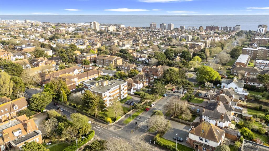 Grand Avenue, Wellington Court 12-006.JPG