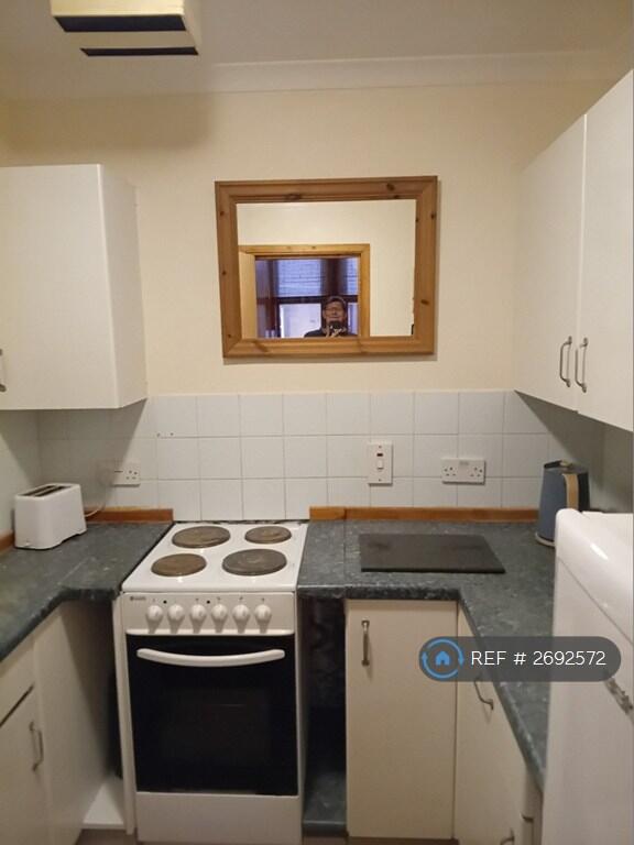 Kitchen Cooker Microwave Fridge Freezer