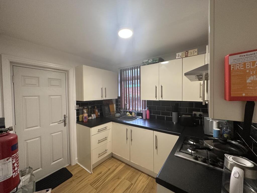 5es.kitchen.JPG