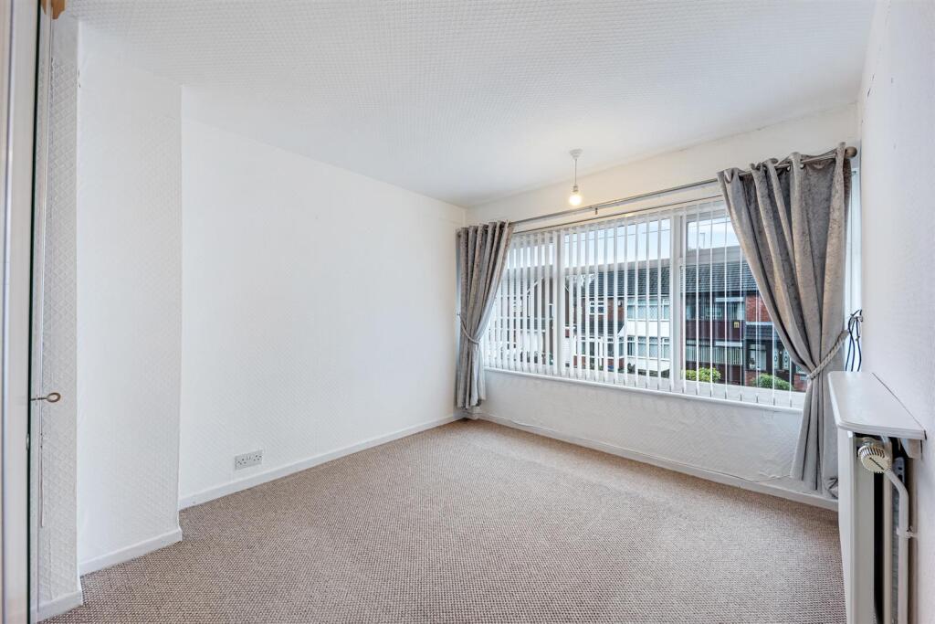 12 Arnside Avenue bedroom 1.jpg