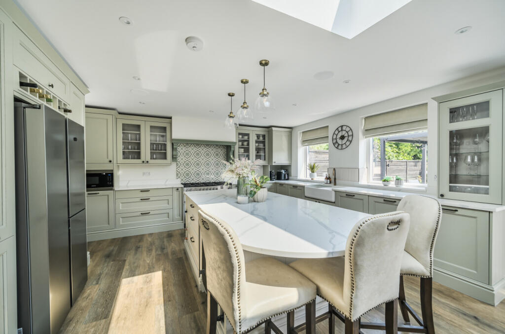 1309864-7-685438b...