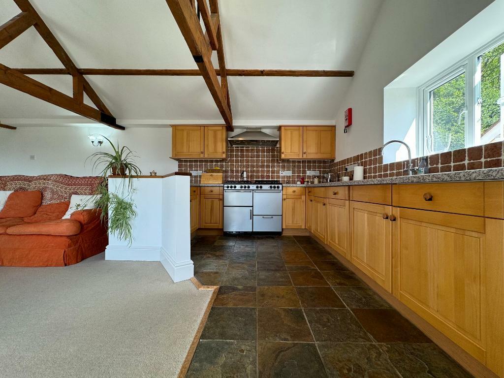 Plenty of kitchen cupboard space