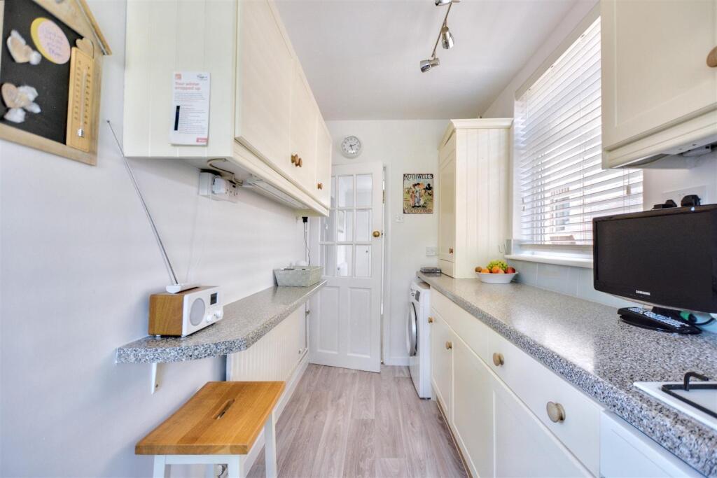 Kitchen_2.jpeg