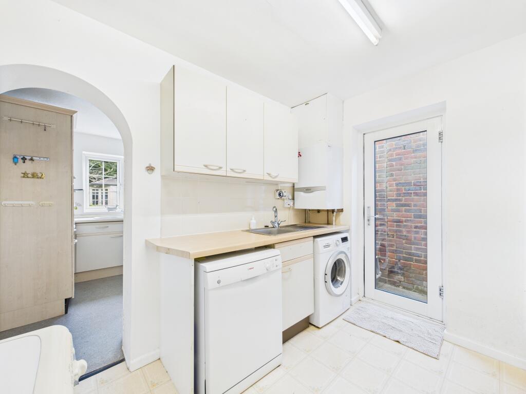 CAM01354G0-PR0558-STILL013