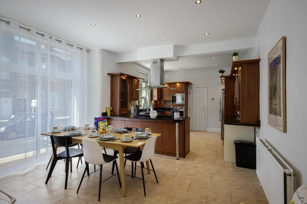 Kitchen diner