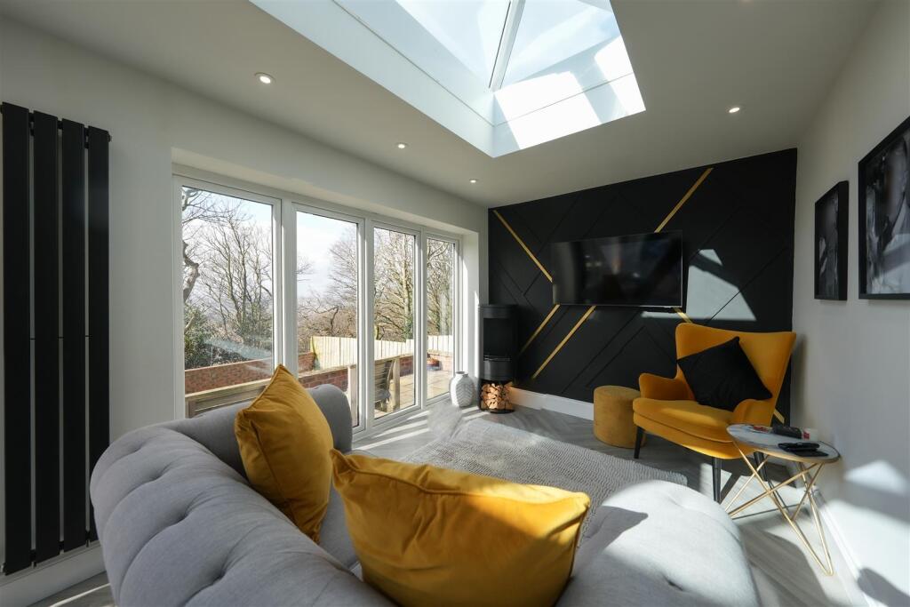 KITCHEN / DINING / FAMILY