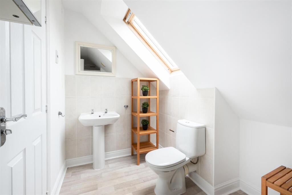8 Middlewood Close-19.jpg