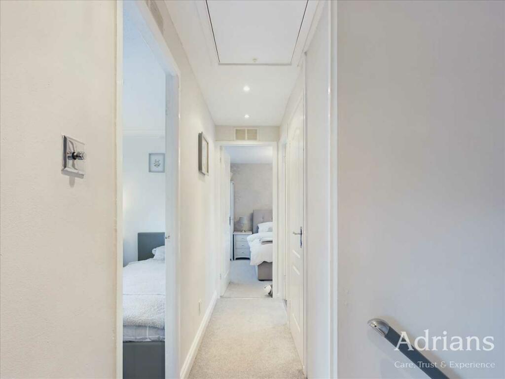 FIRST FLOOR LANDING