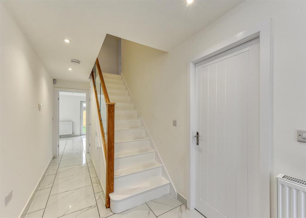 3 Yew Tree Lane-APR24-hall.jpg