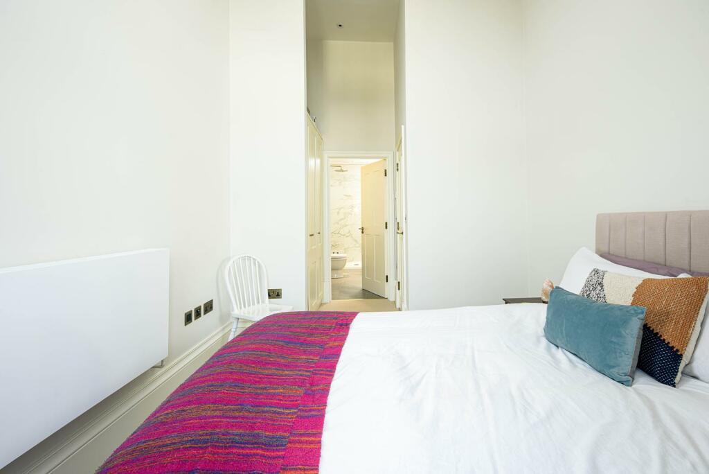 Bedroom_2.jpg