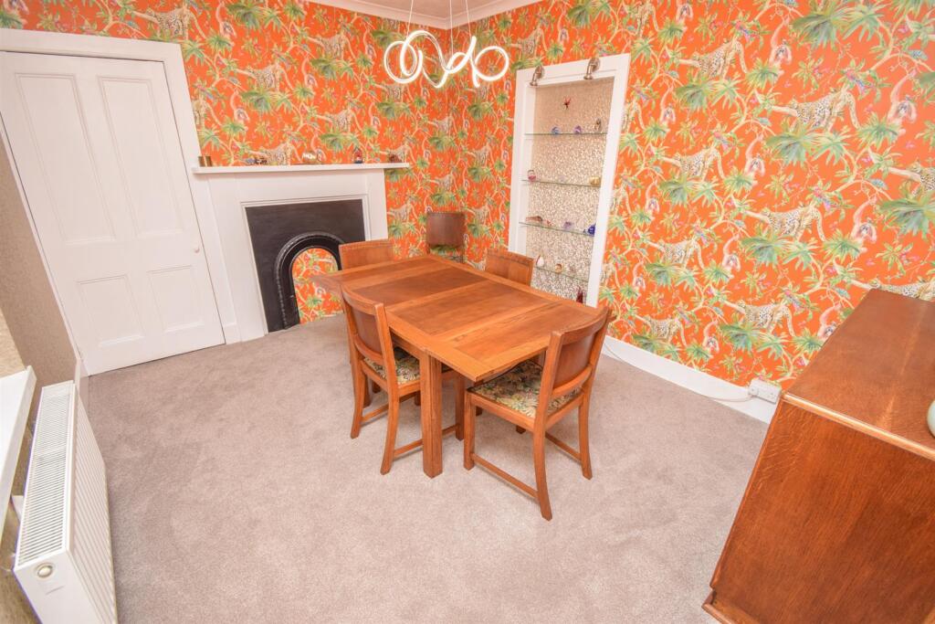 DINING ROOM (2)-2.jpg