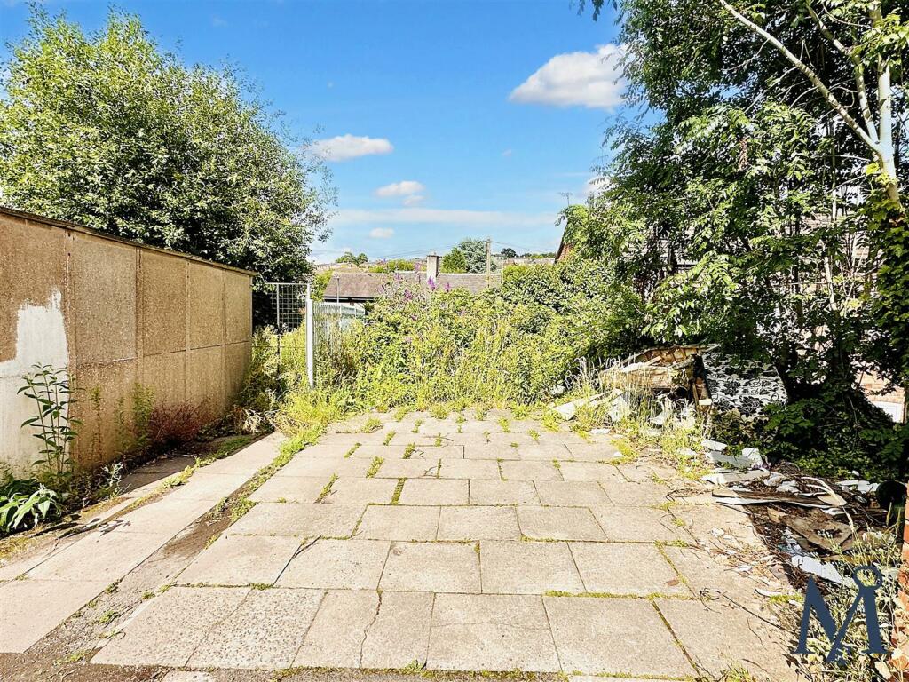 Garden / Parking
