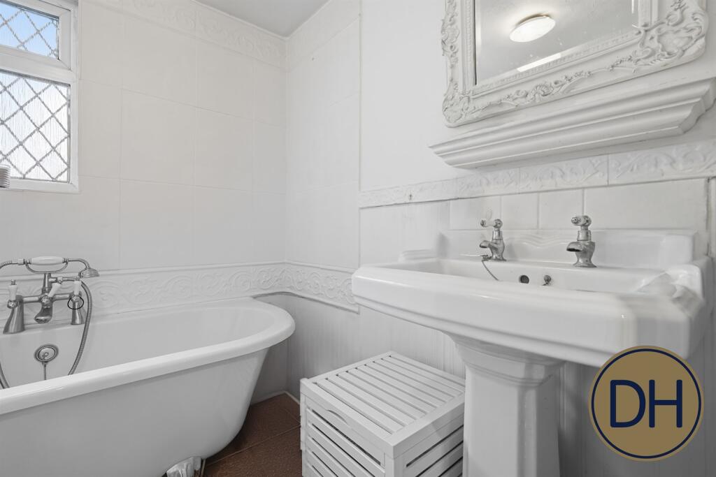 High Road, North Wea