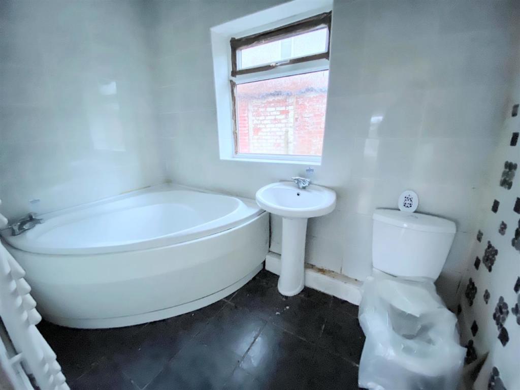 En-Suite Bathroom