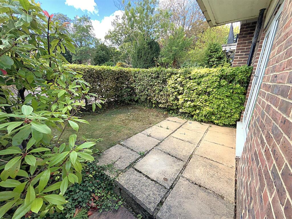 COMMUNAL GROUNDS AND PARKING