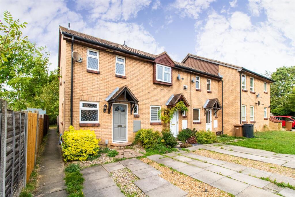 69 Swift Close-10.jpg