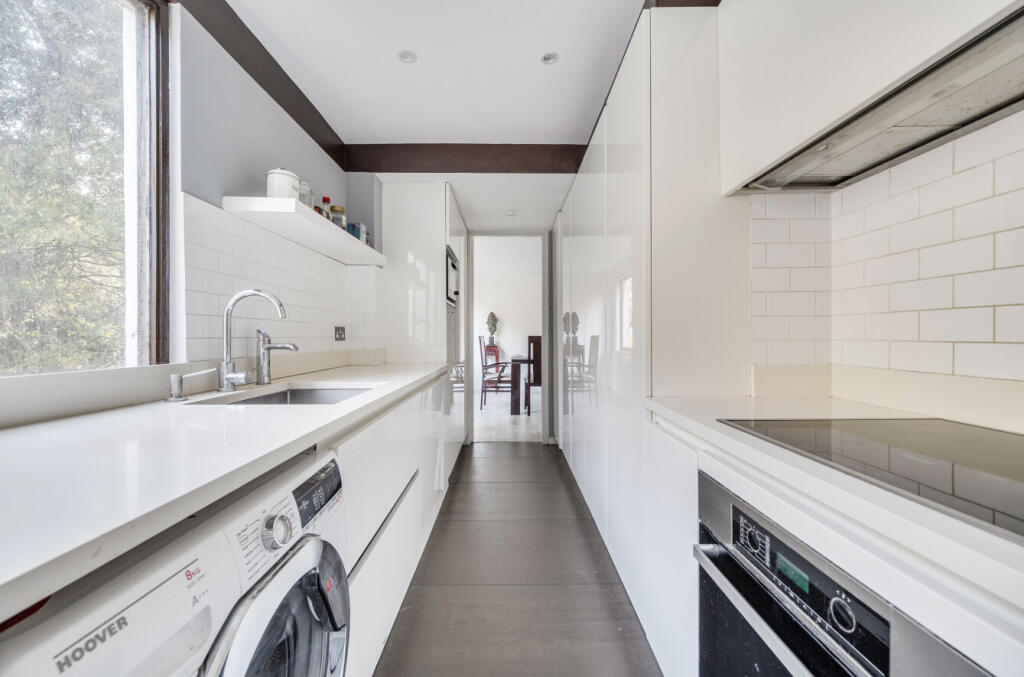 1372182-3-68fb634...