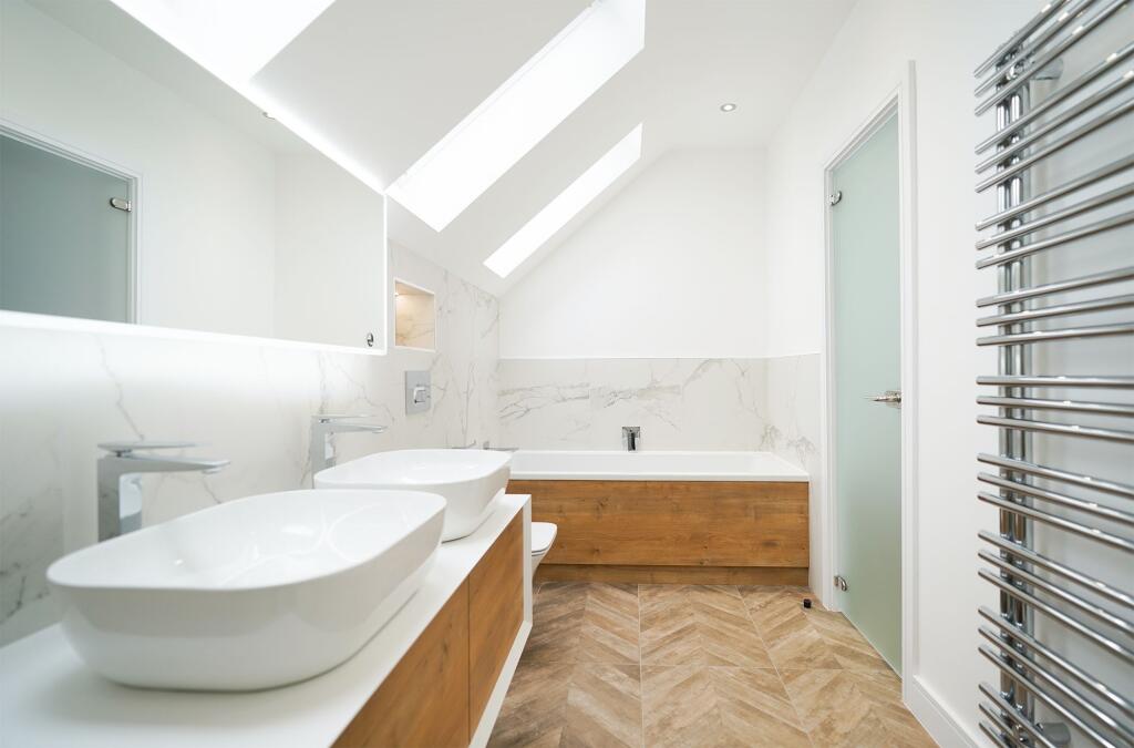 En-suite Bathroom to Bedroom 2