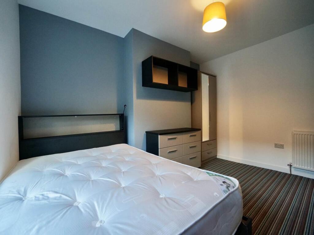 Bed 1.jpg