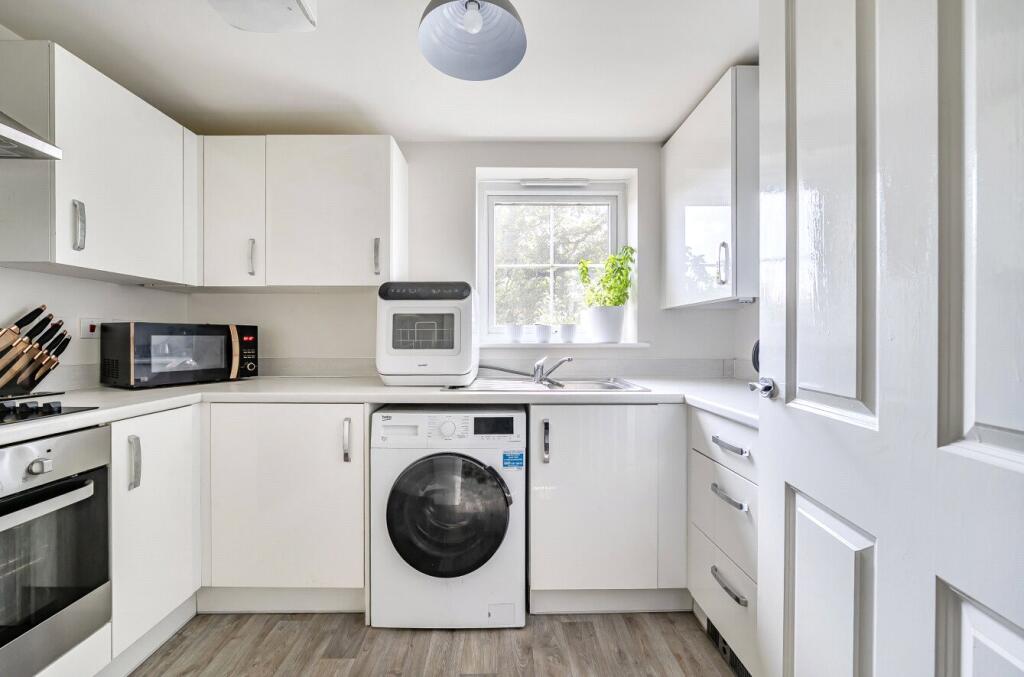 1357685-4-68cd5ae...