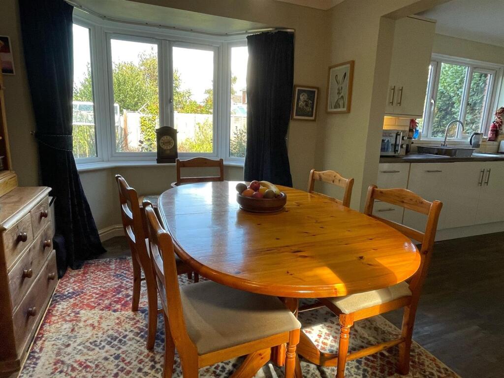 Dining room 4.jpg