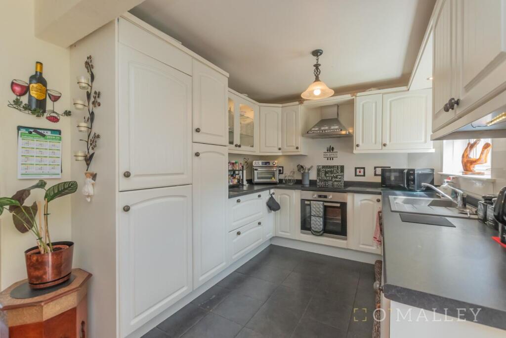 14. Kitchen 3 - Copy.jpg