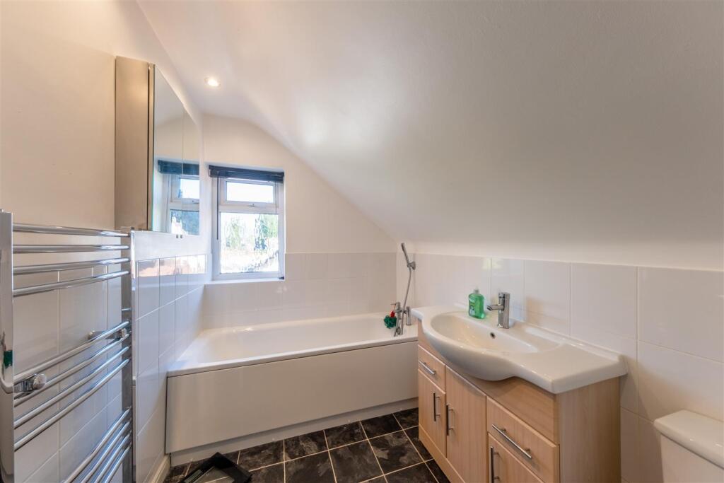 10 Windsor Close-025.jpg