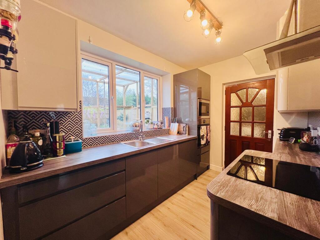 KITCHEN PIC 1.jpg
