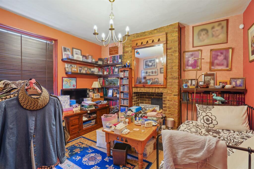 01-8dc280643-MK-WT-7 Crewe Place-3 (1).JPG