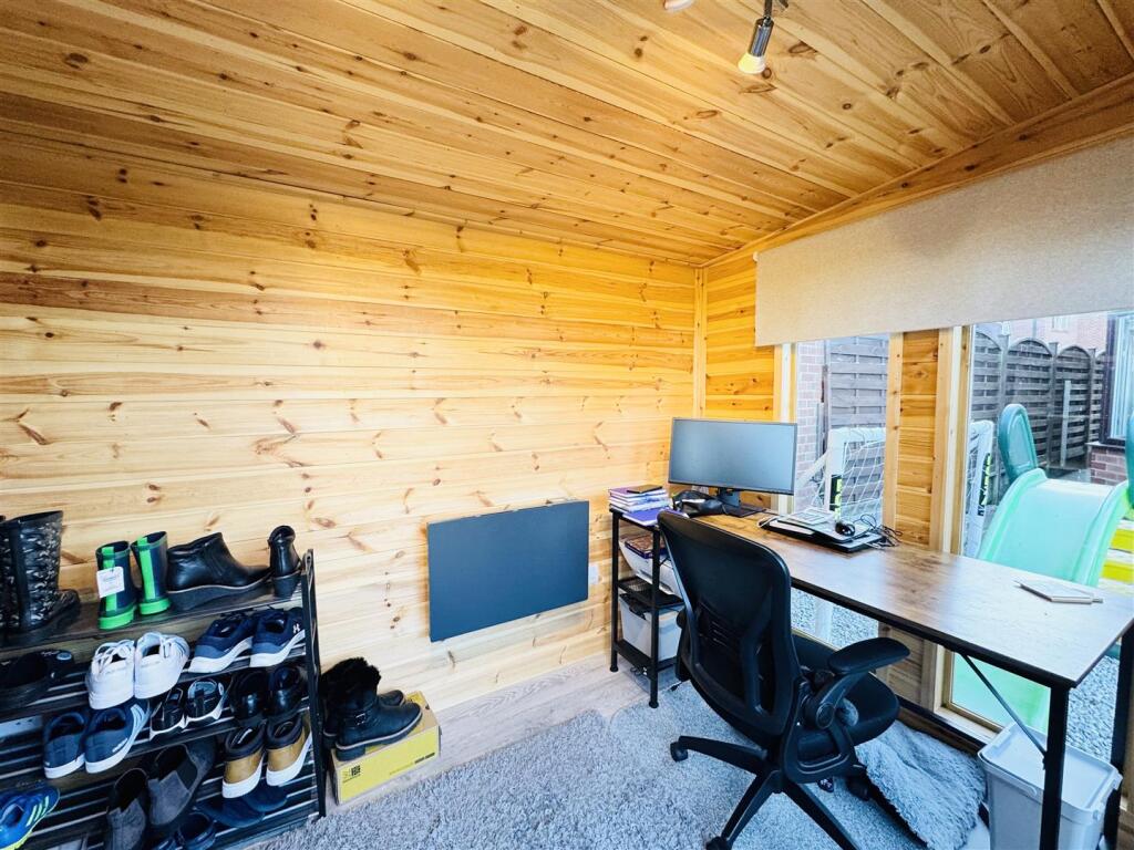 GARDEN OFFICE / ROOM