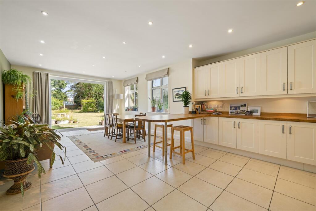 2 Meadow Road Claygate KT10-007.jpg