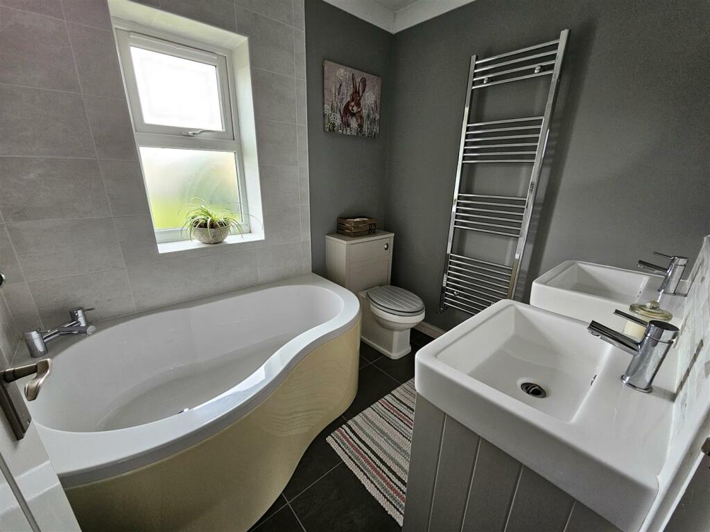 FAMILY BATHROOM