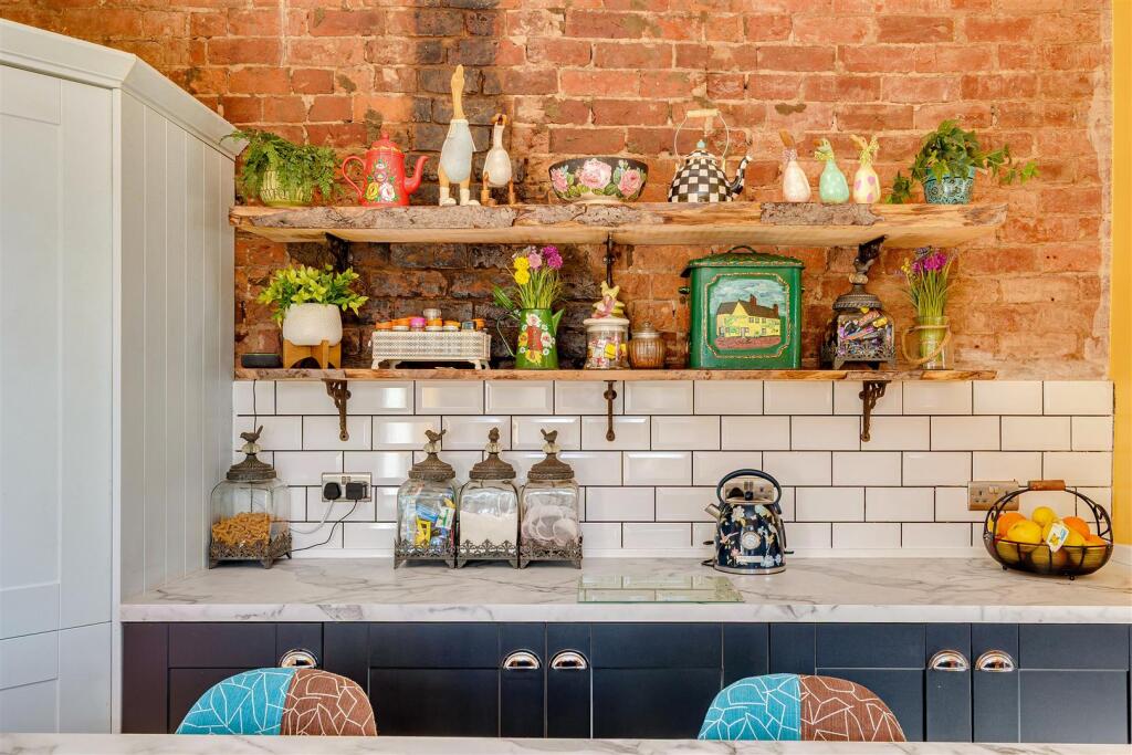 934 garstang rd_12.jpg