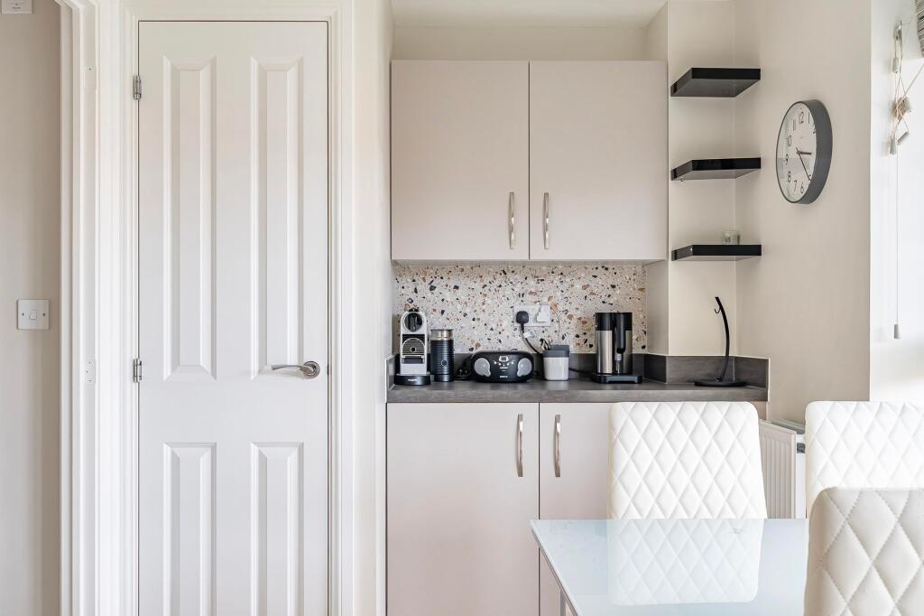 Kitchen/Dining Room (3)