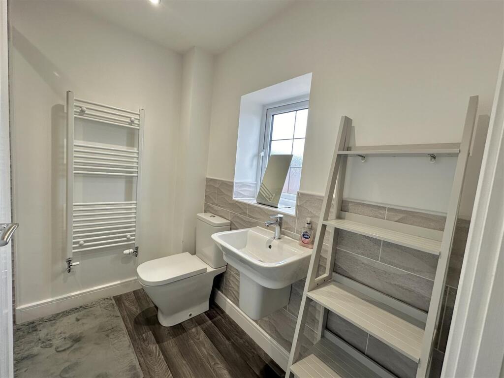 EN SUITE