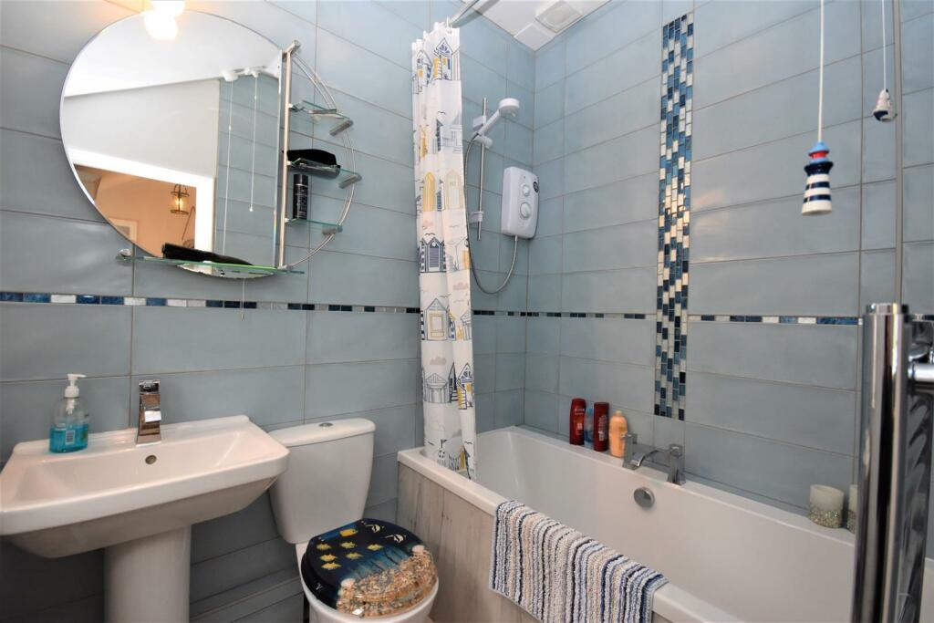 Bathroom.JPG