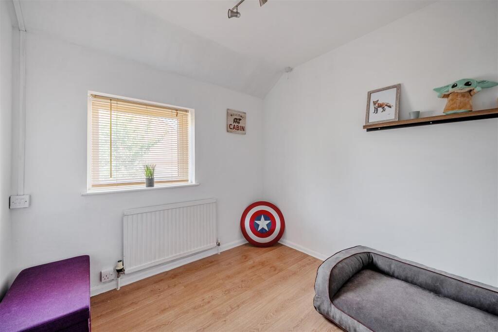 14 Queens Way, Hurley