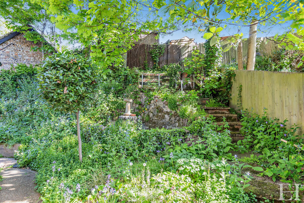 8646346-exteriorW...