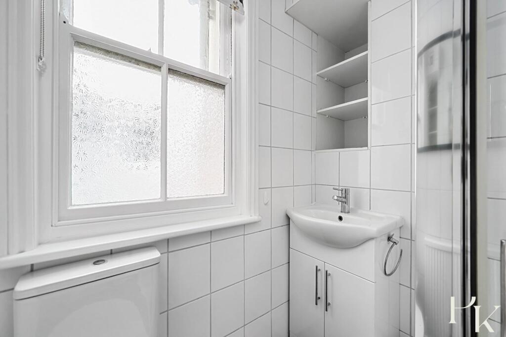 17 Marine Avenue BN3 (21).jpg