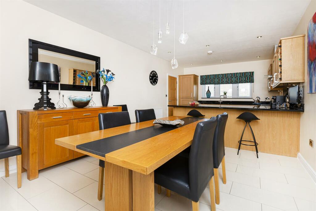 Bramleys Estate Agents - Long Lane - Honley (20).j